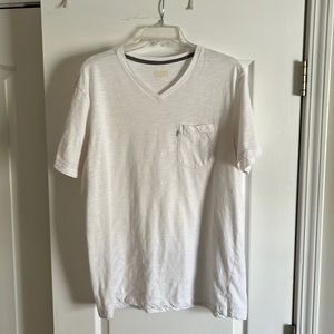 White Levi’s V-neck shirt (XL)